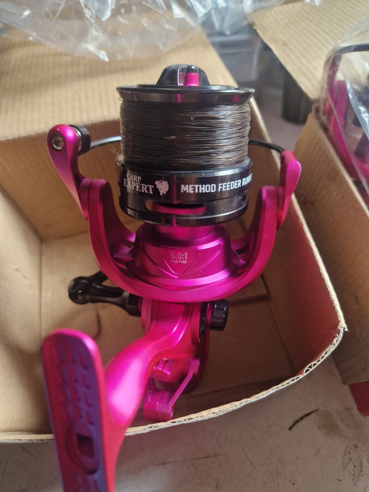 3x Roze Method Feeder Runner 5000 Molen - met draad. 2x gebr, Ophalen, Nieuw, Molen