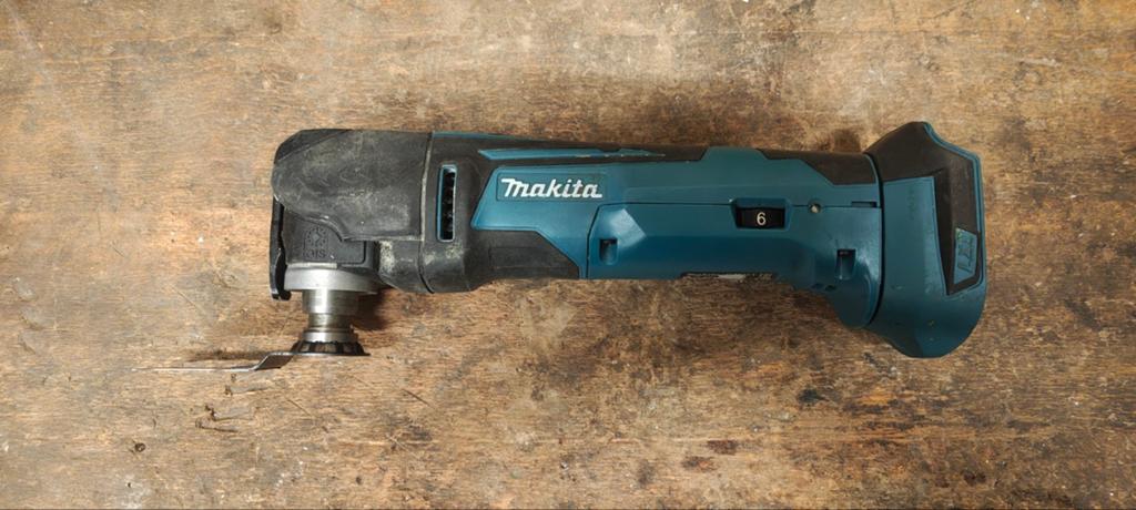 Makita dtm51 multitool, Gebruikt, Overige typen, Ophalen of Verzenden, 30 tot 70 mm