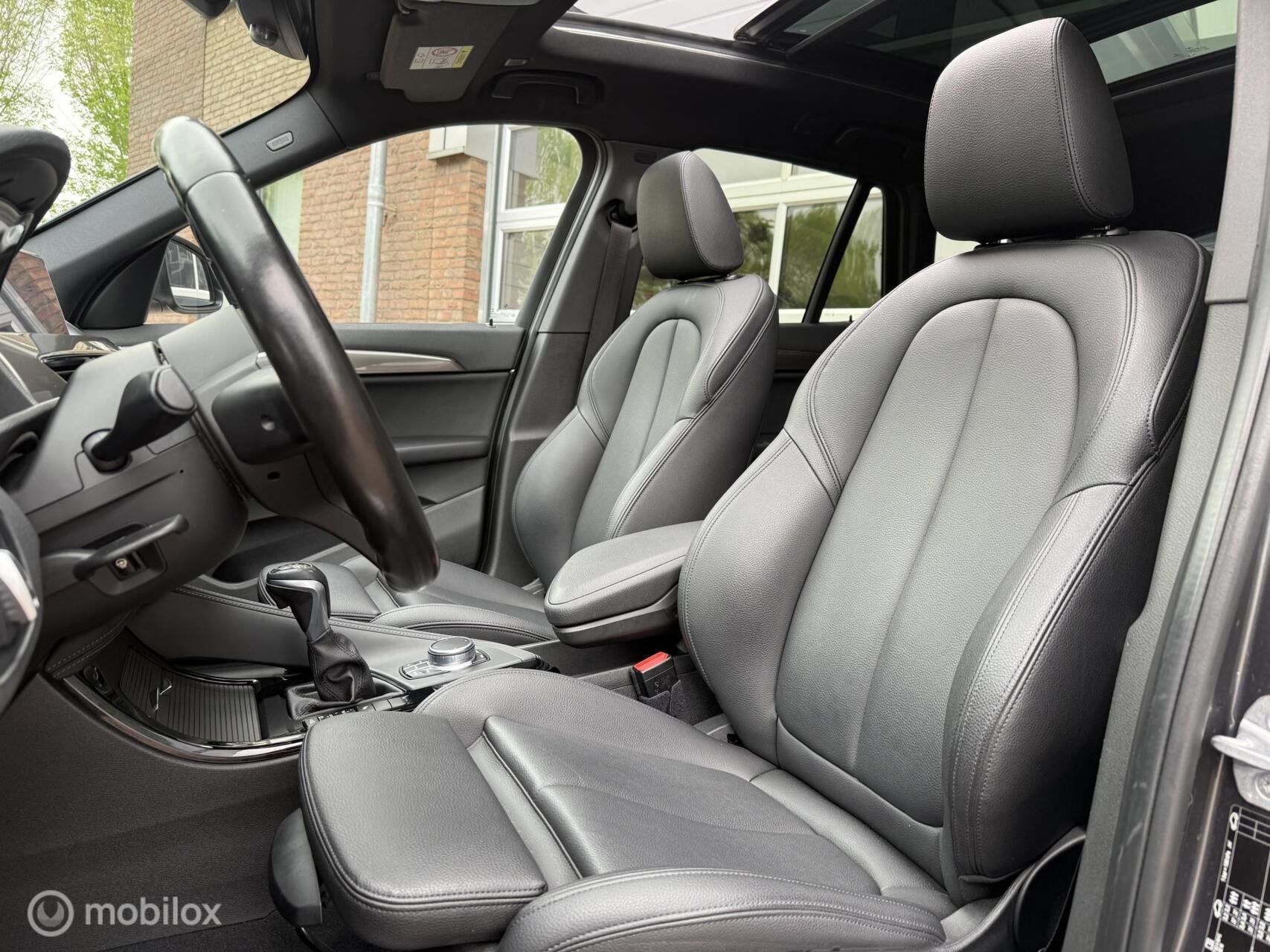 BMW X1 sDrive18i High Executive Panodak Navi Camera LED Leer, Auto's, BMW, 136 pk, Leder, 19 km/l, 3 cilinders