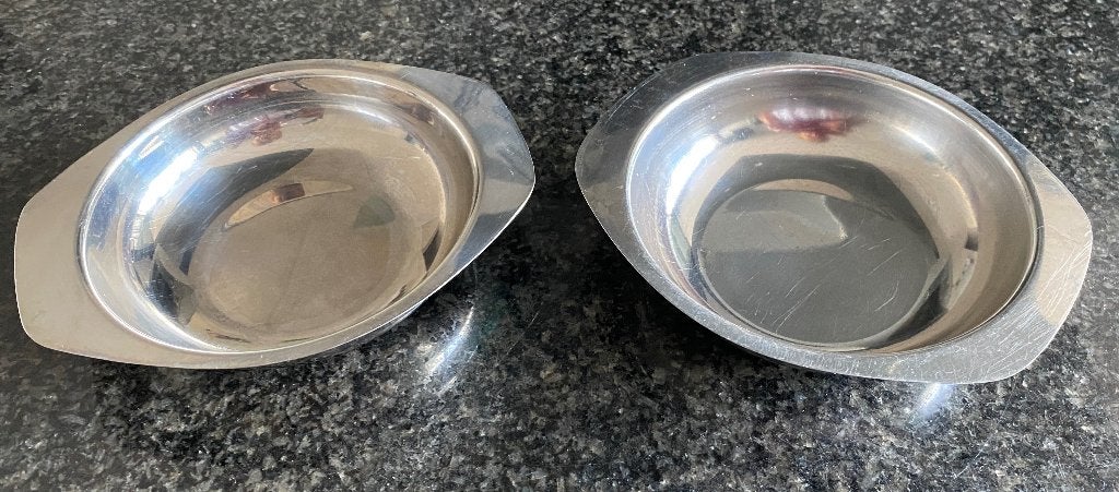 2 rvs schaaltjes, doorsnede 13 cm., Gebruikt, Ophalen of Verzenden, Schaal of Schalen, Overige stijlen