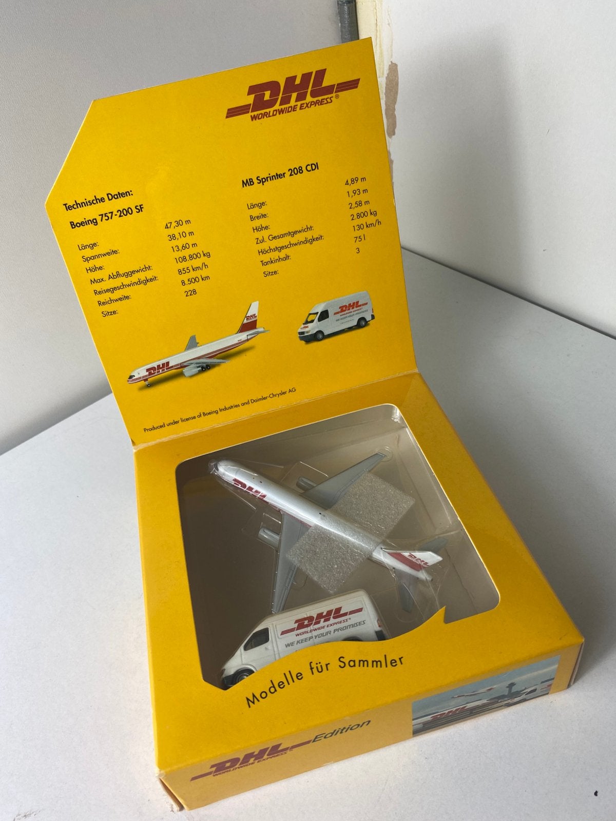 DHL set met boeing 757SF vliegtuig-promotional box, Ophalen of Verzenden, Nieuw, Schaalmodel