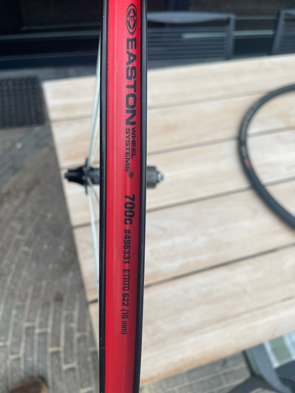 Foto 3 van Easton,24 spaaks, wit, 700c 622 (16 mm) achterwiel