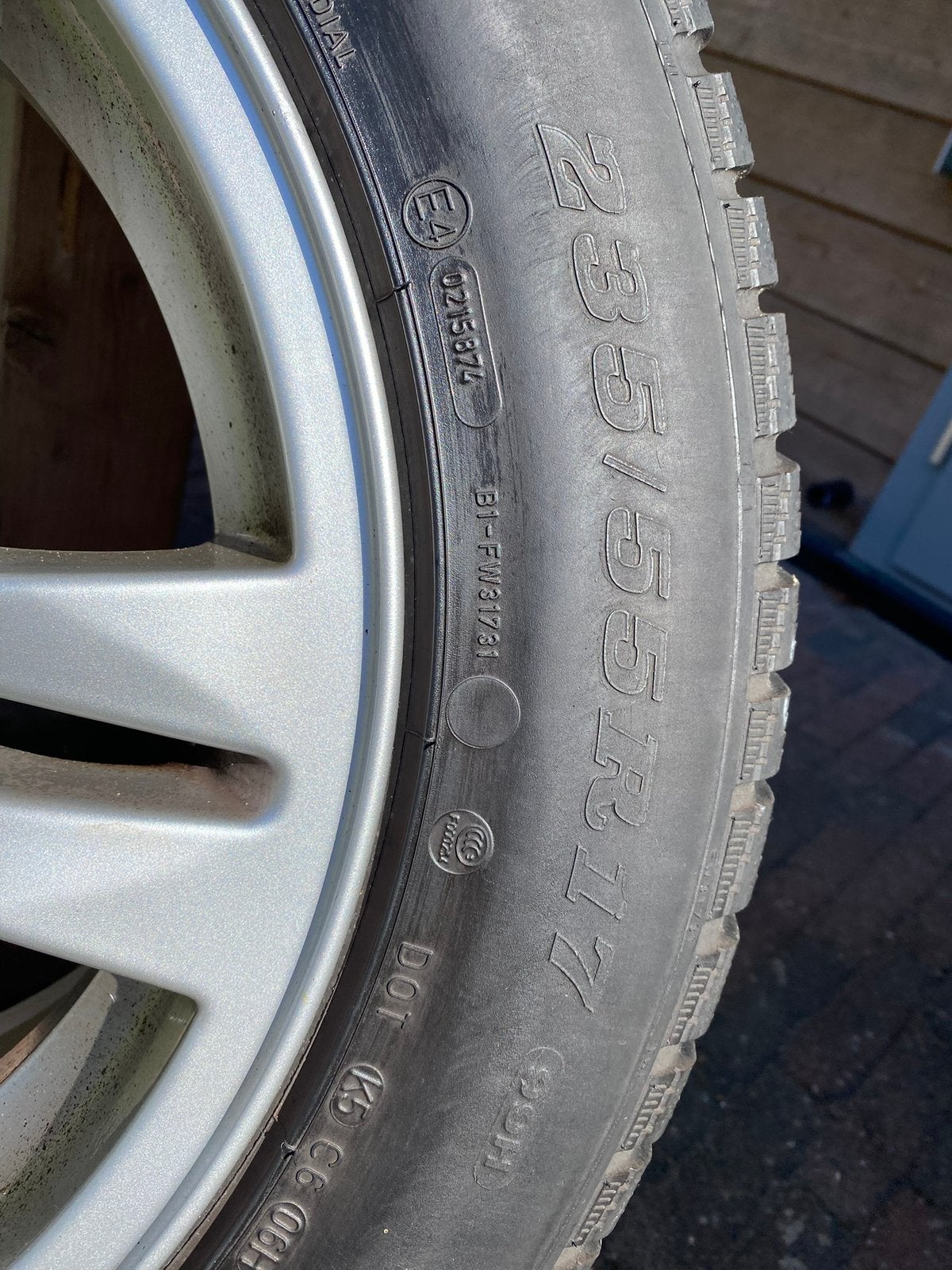Foto 7 van Set winderbanden op velg BMW X3, incl  sneeuwkettingen
