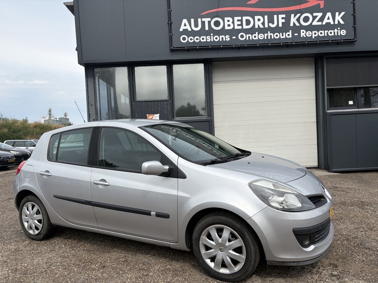 Renault Clio 1.4-16V Team Spirit AIRCO 5drs NIEUWE APK, Auto's, 98 pk, Bedrijf, Handgeschakeld, 1120 kg