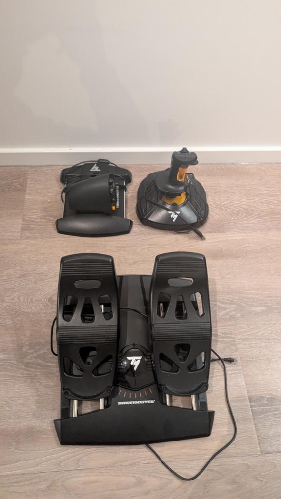 Thrustmaster T16000M Flight Pack HOTAS + Rudder Pedals, Computers en Software, Joysticks, Ophalen of Verzenden