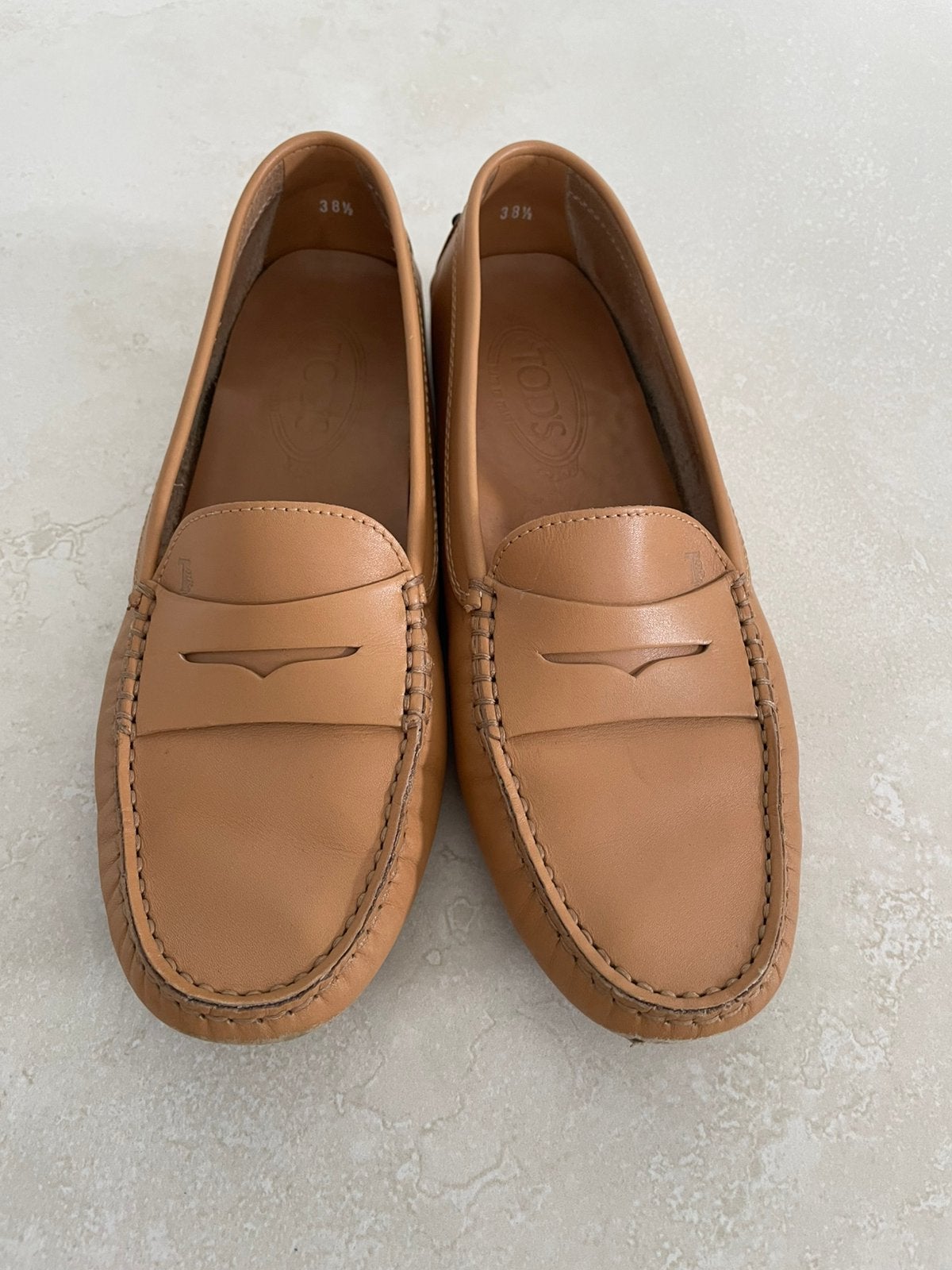 Tod’s Gommini loafer mt 38,5, Ophalen of Verzenden, Zo goed als nieuw, Beige