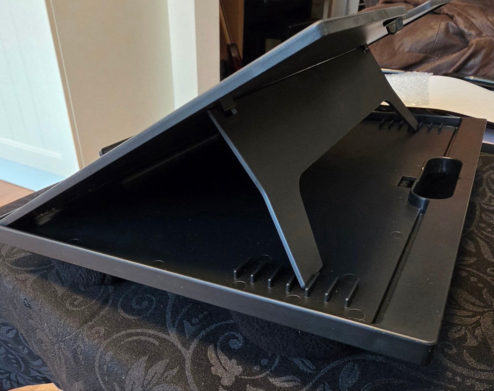 Navaris Laptopstandaard verstelbaar met kussens aan onderkan, Ophalen of Verzenden, Gebruikt, Navaris, In hoogte verstelbaar