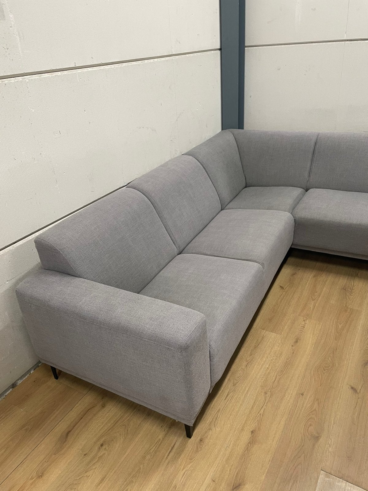 Mooie luxe moderne grijze hoekbank - GEREINIGD!!!, Ophalen, 250 tot 300 cm, Luxe, Hoekbank