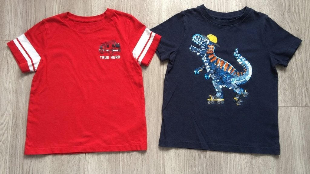2x Jongens T-shirts – Brandweer & Dino – Maat 110, C&A, Ophalen of Verzenden, Zo goed als nieuw, Shirt of Longsleeve