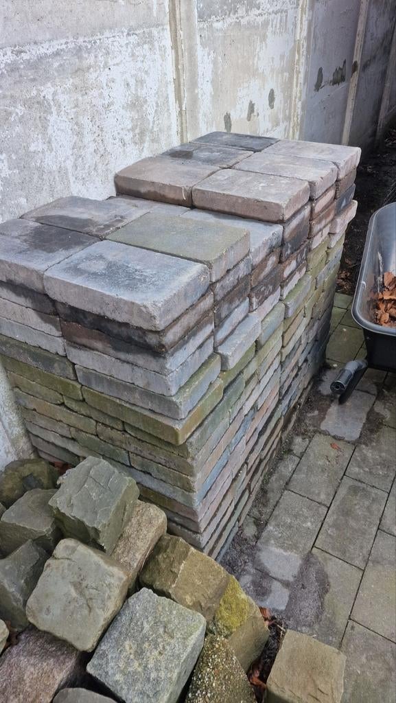 Gratis af te halen: 166 stenen (20x30) en losse keien, Tuin en Terras, Tegels en Klinkers, Ophalen of Verzenden