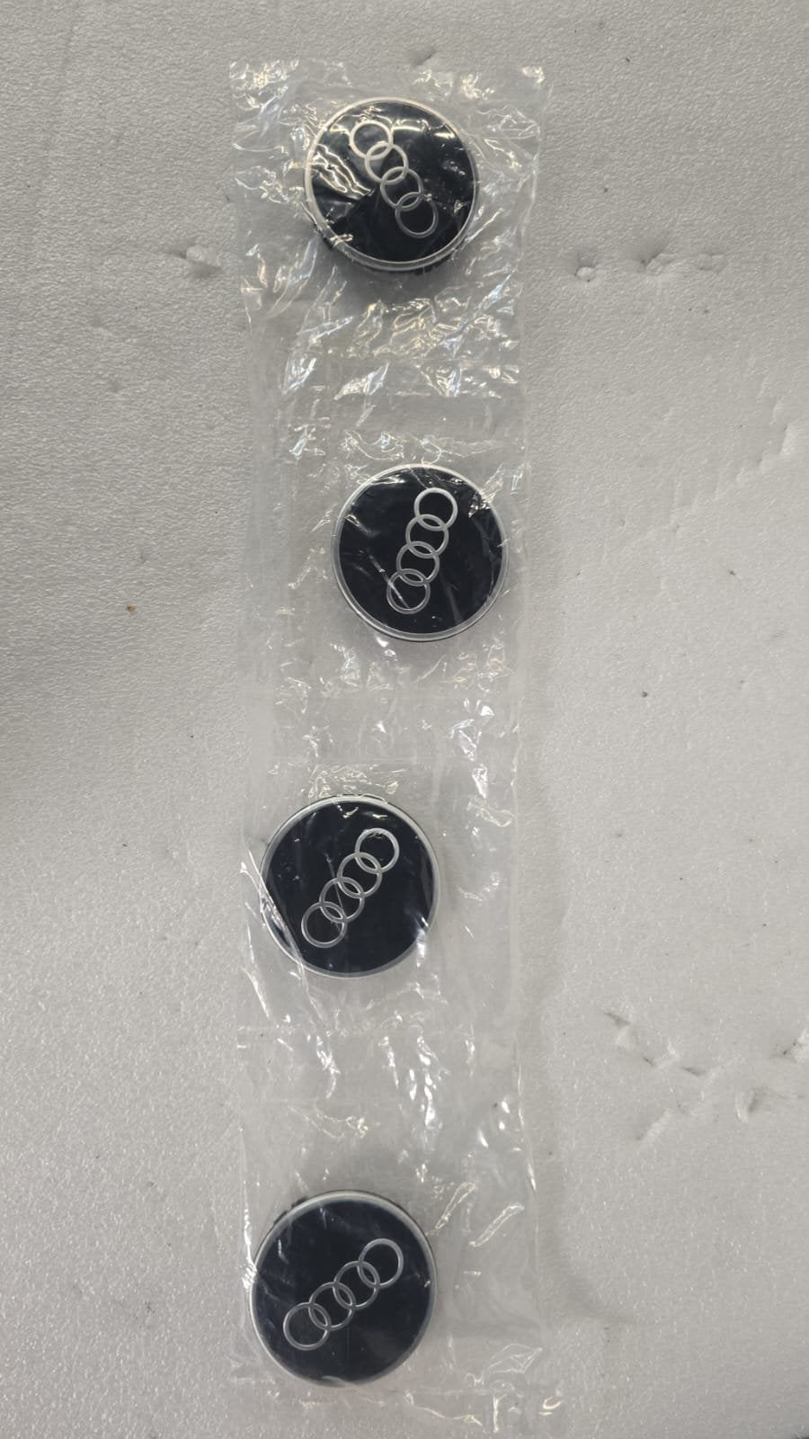 Audi Q2 81A 16+ Naafdop Naafdopjes Set Origineel 81A601170A, Auto-onderdelen, Gebruikt, AUDI AG, Auto-Union-Strasse 1
85045  Ingolstadt, DE
