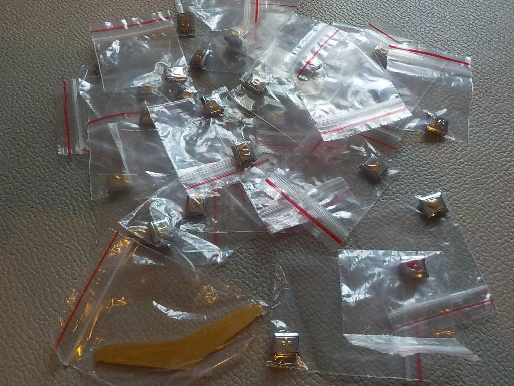 29 X Italiaanse Bedels bedelarmband Uberry 9mm A-Z letters, Staal, Nieuw, Ophalen of Verzenden, Met bedels of kralen