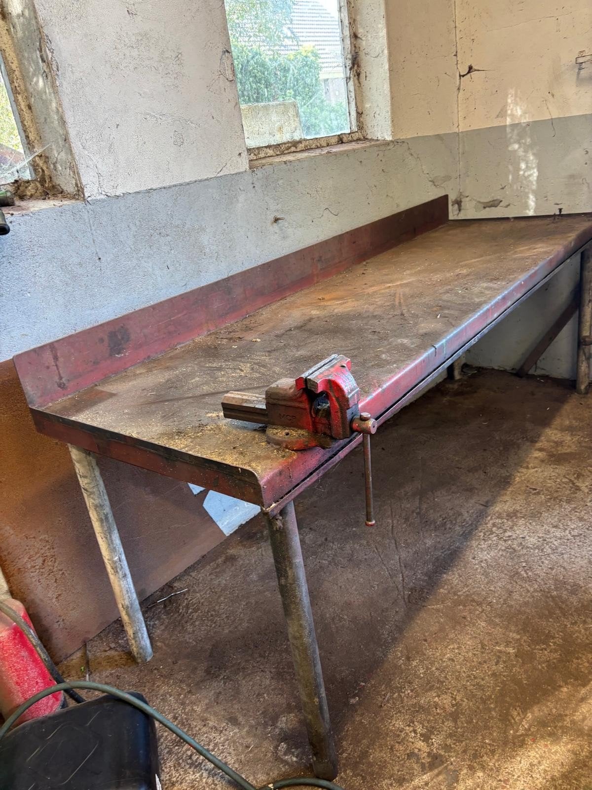 Werktafel 78 diepte 260 cm oppervlakte
Hoogte 91 cm, Ophalen