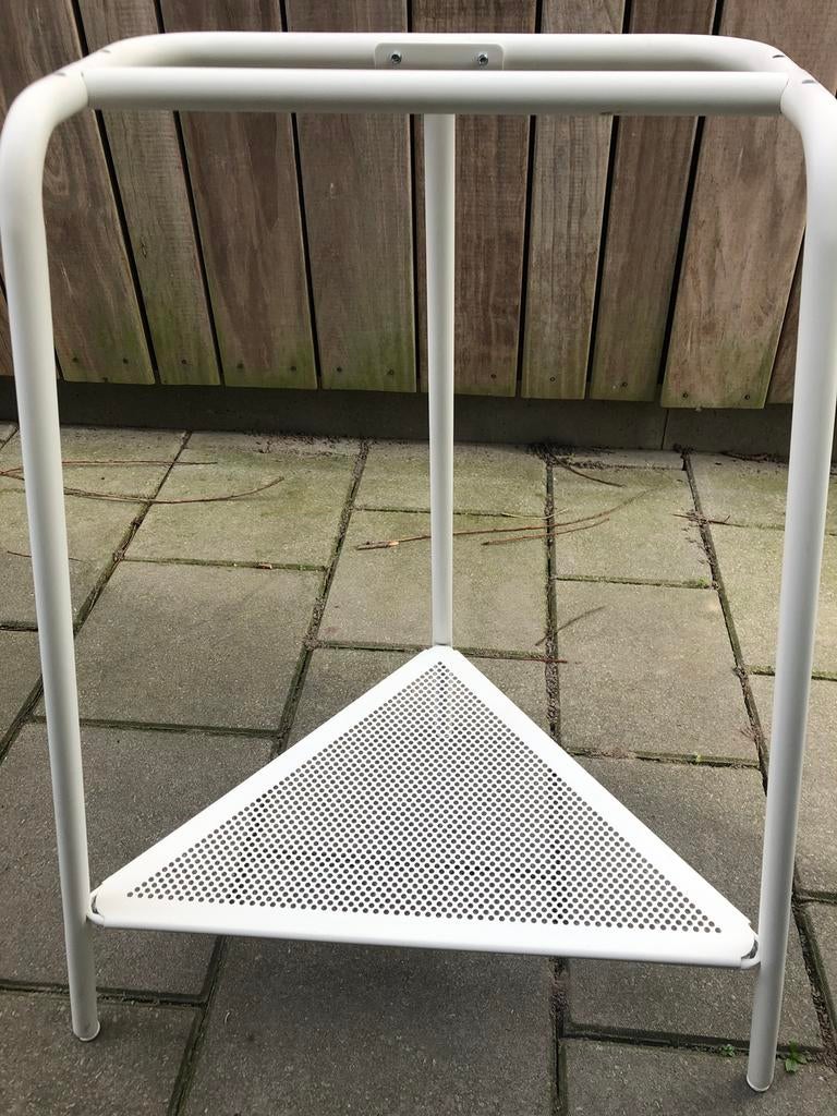 2 stevige leuke witte metalen schragen zgan, Ophalen, Zo goed als nieuw