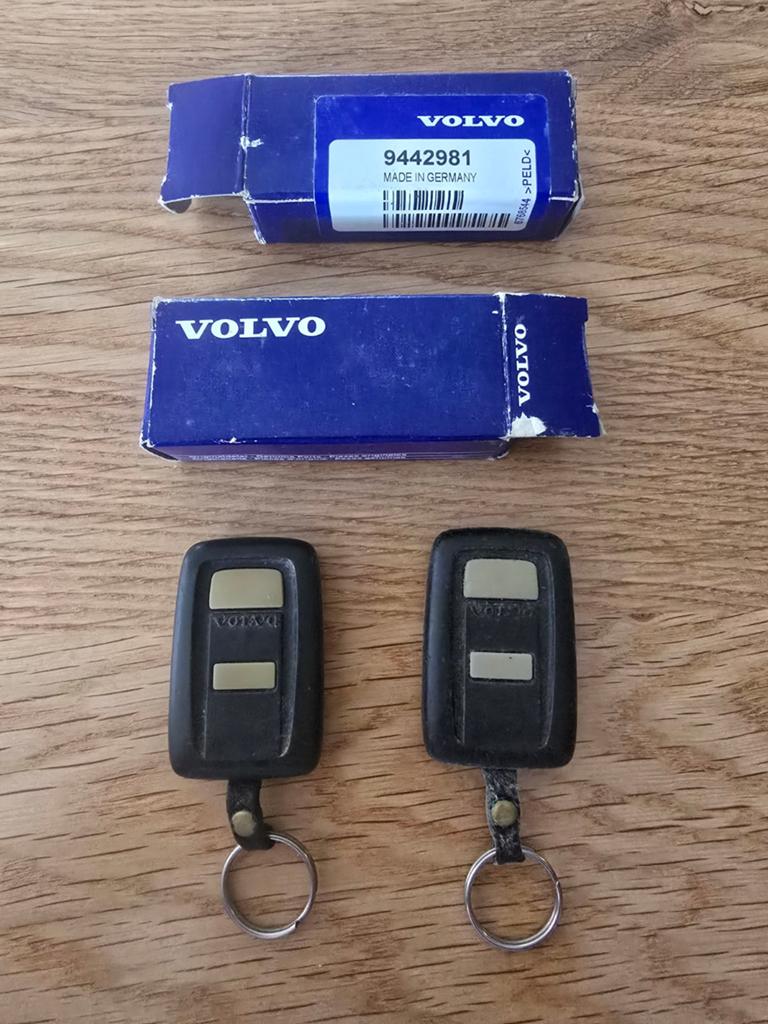 Verkocht - 2 x Volvo 9442981 Remote Control - Verkocht, Auto-onderdelen, Overige Auto-onderdelen, Ophalen of Verzenden, Volvo