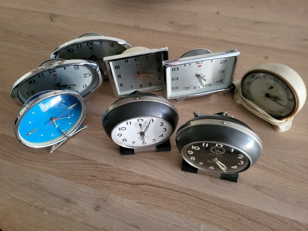 set wekkers 5 point en big ben en kloktafel met drie poten, Ophalen