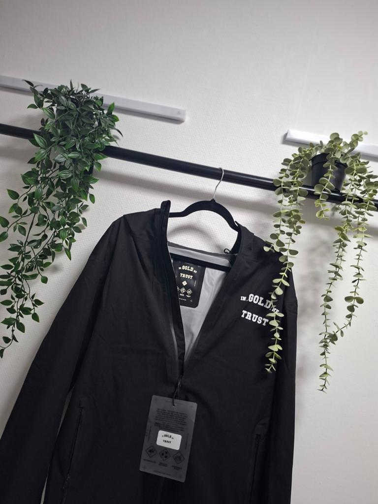 Zwarte Windbreaker - In Gold We Trust, Zwart, Nieuw, Overige maten, Ophalen of Verzenden