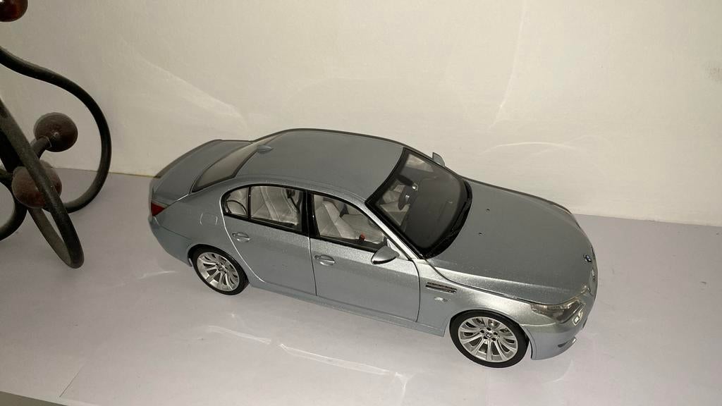 KYOSHO BMW M5 silver 1:18, Hobby en Vrije tijd, Modelauto's | 1:18, Ophalen of Verzenden, Zo goed als nieuw, Kyosho
