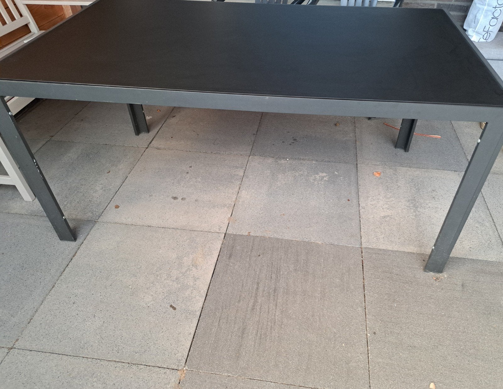 Moderne donkergrijze tuintafel, Tuin en Terras, Ophalen, Gebruikt, Rechthoekig, Metaal