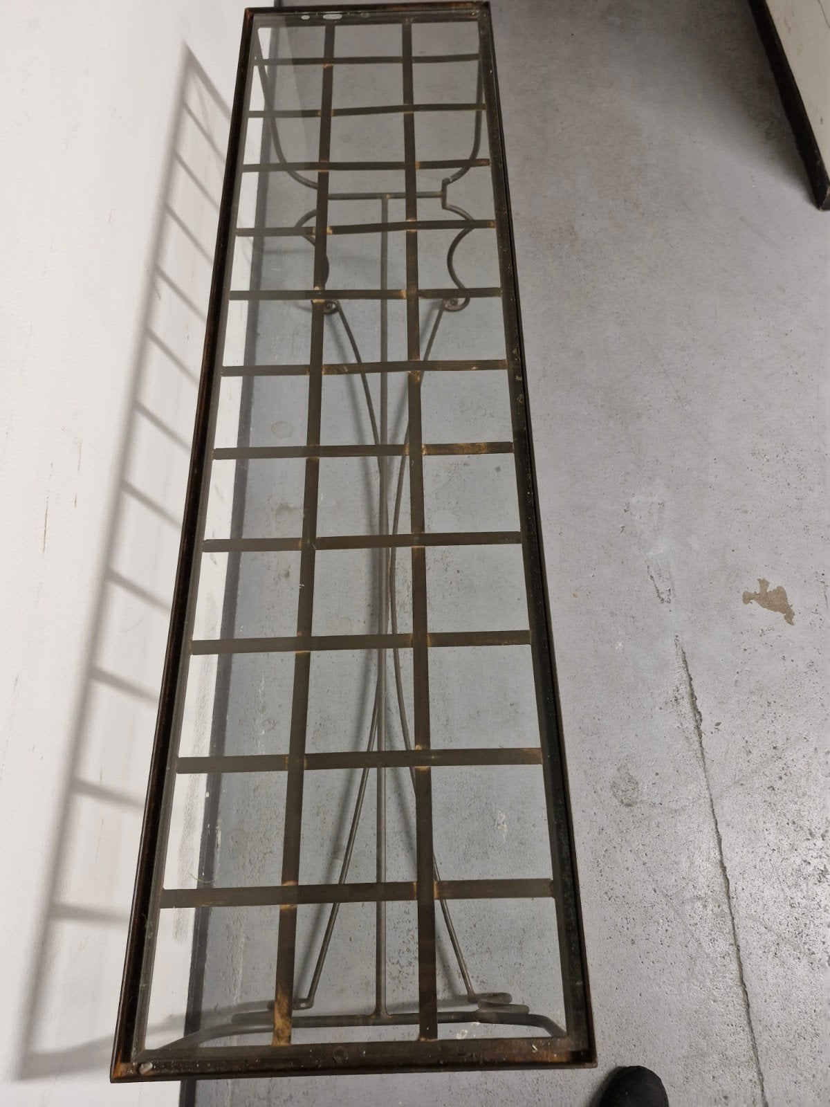 Exclusieve Smeedijzeren Sidetable met Geruit Glazen Blad, Gebruikt, 100 tot 150 cm, Glas, Ophalen