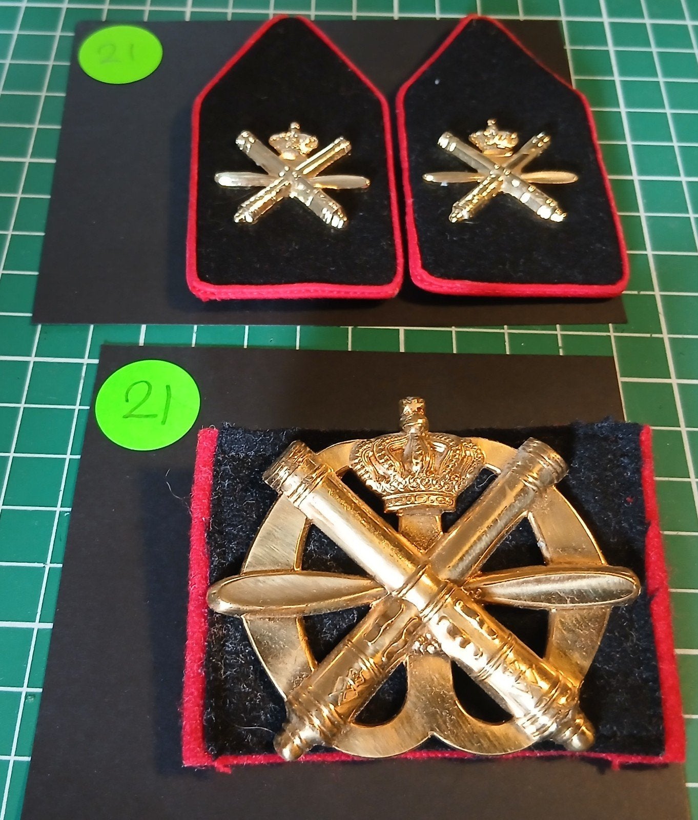 Set Baretembleem en kraagspiegels Luchtdoelartillerie, Verzamelen, Militaria | Algemeen, Ophalen of Verzenden, Landmacht, Nederland