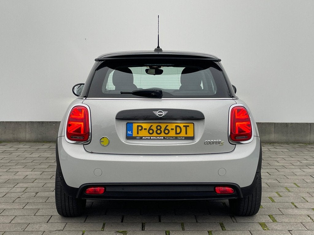 MINI Electric Cooper SE 33 kWh | LED | Apple Carplay & Andro, 1340 kg, 4 stoelen, Leder en Stof, Grijs
