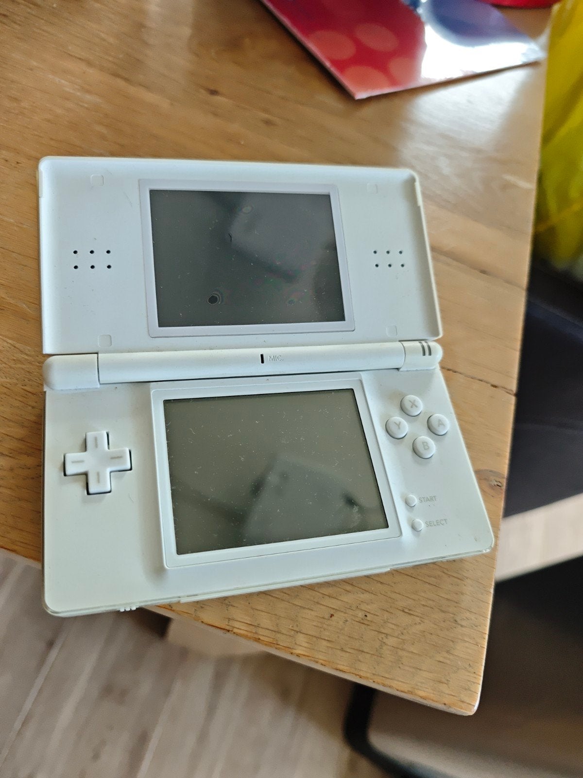 Nintendo DS Lite in reisetui (exclusief spellen/oplader), Spelcomputers en Games, Gebruikt, Wit, Ophalen of Verzenden, Met beschermhoes of tas