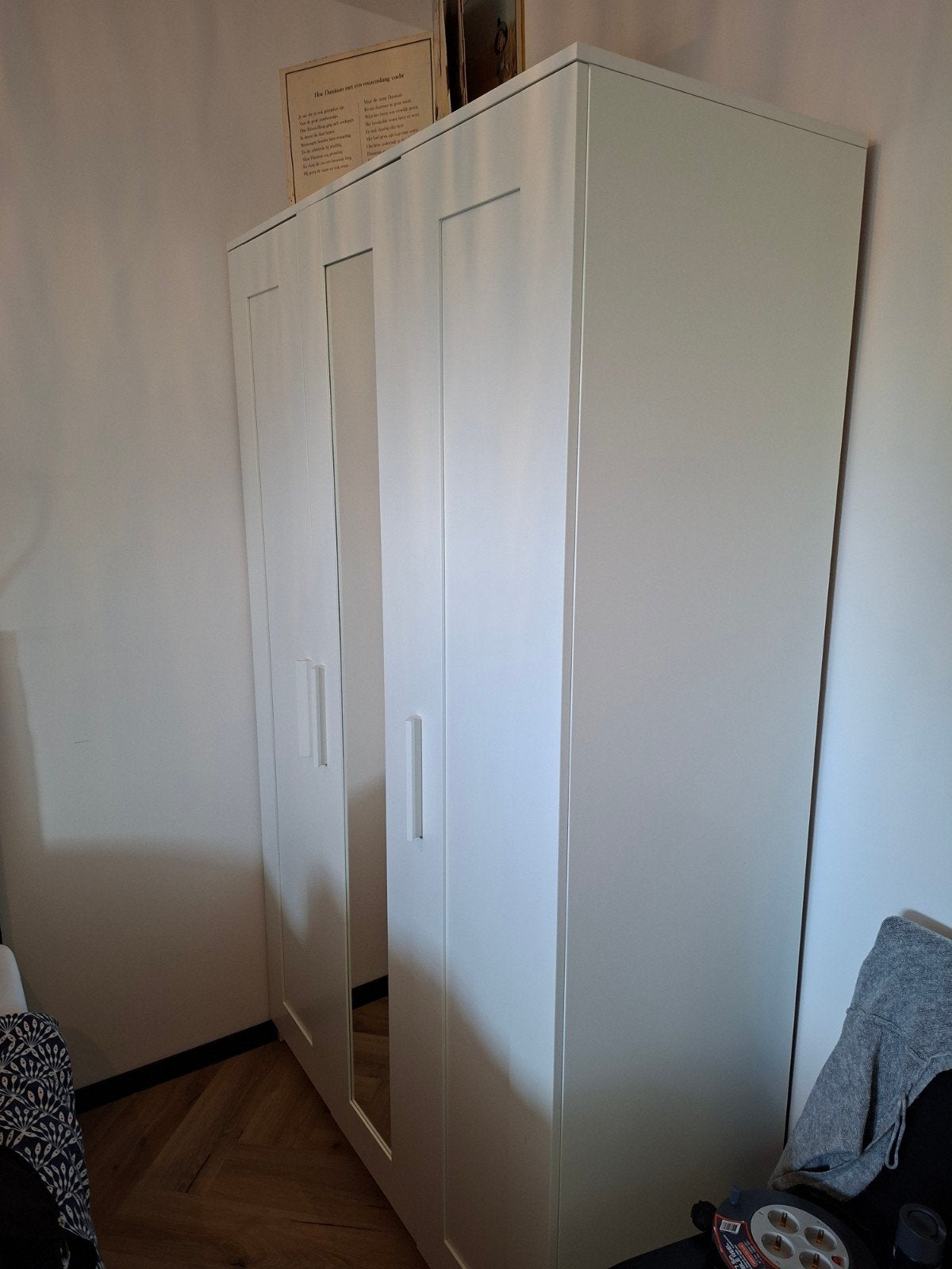 Witte kledingkast met spiegeldeur en hangruimte, Ophalen, Met deur(en), 100 tot 150 cm, 200 cm of meer