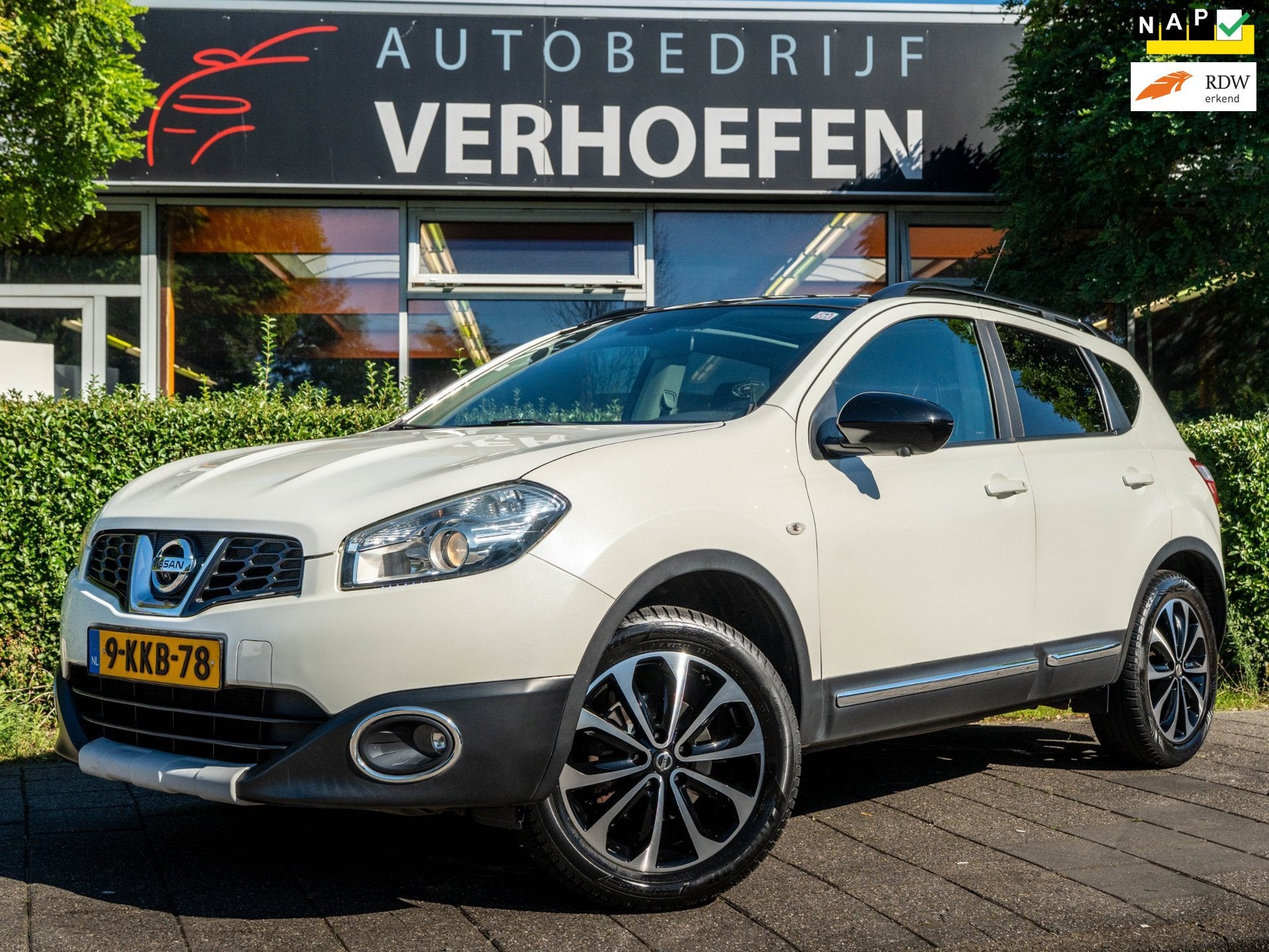 Nissan Qashqai 1.6 360 NAP | PANORAMA DAK | 360 CAMERA | FAC, Auto's, Voorwielaandrijving, Euro 5, Gebruikt, 4 cilinders