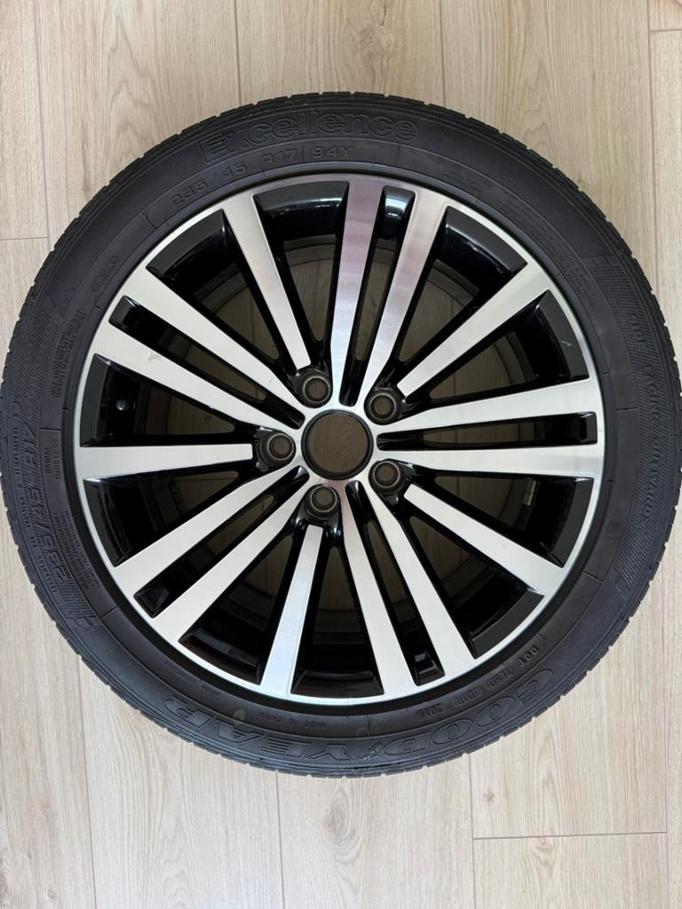 17” Volkswagen Passat Minneapolis velgen + banden, Auto-onderdelen, Banden en Velgen, Ophalen, 17 inch, 235 mm, Zomerbanden