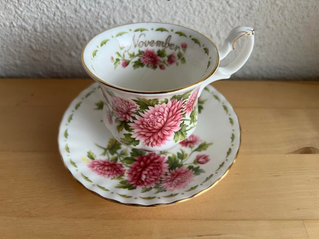Royal Albert Chrysanthemum November Kop en Schotel, Antiek en Kunst, Ophalen of Verzenden