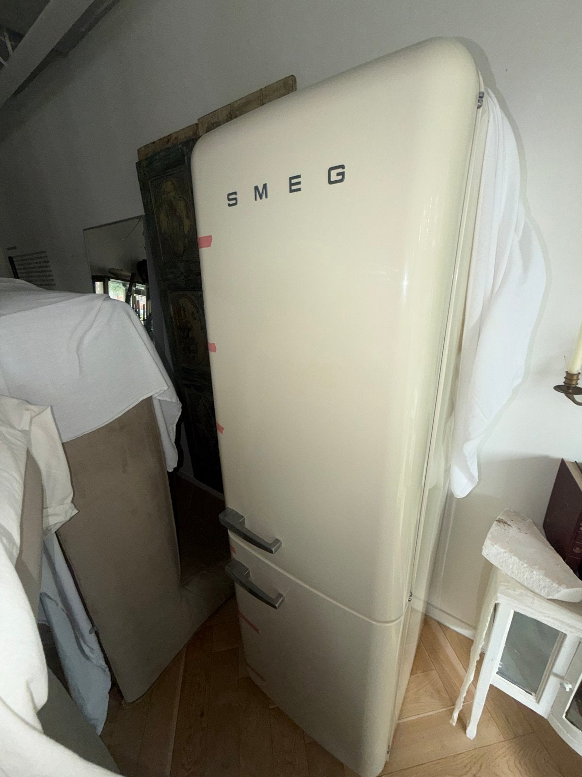 Foto 2 van Smeg Koelkast met Vriezer - Crème Retro Design