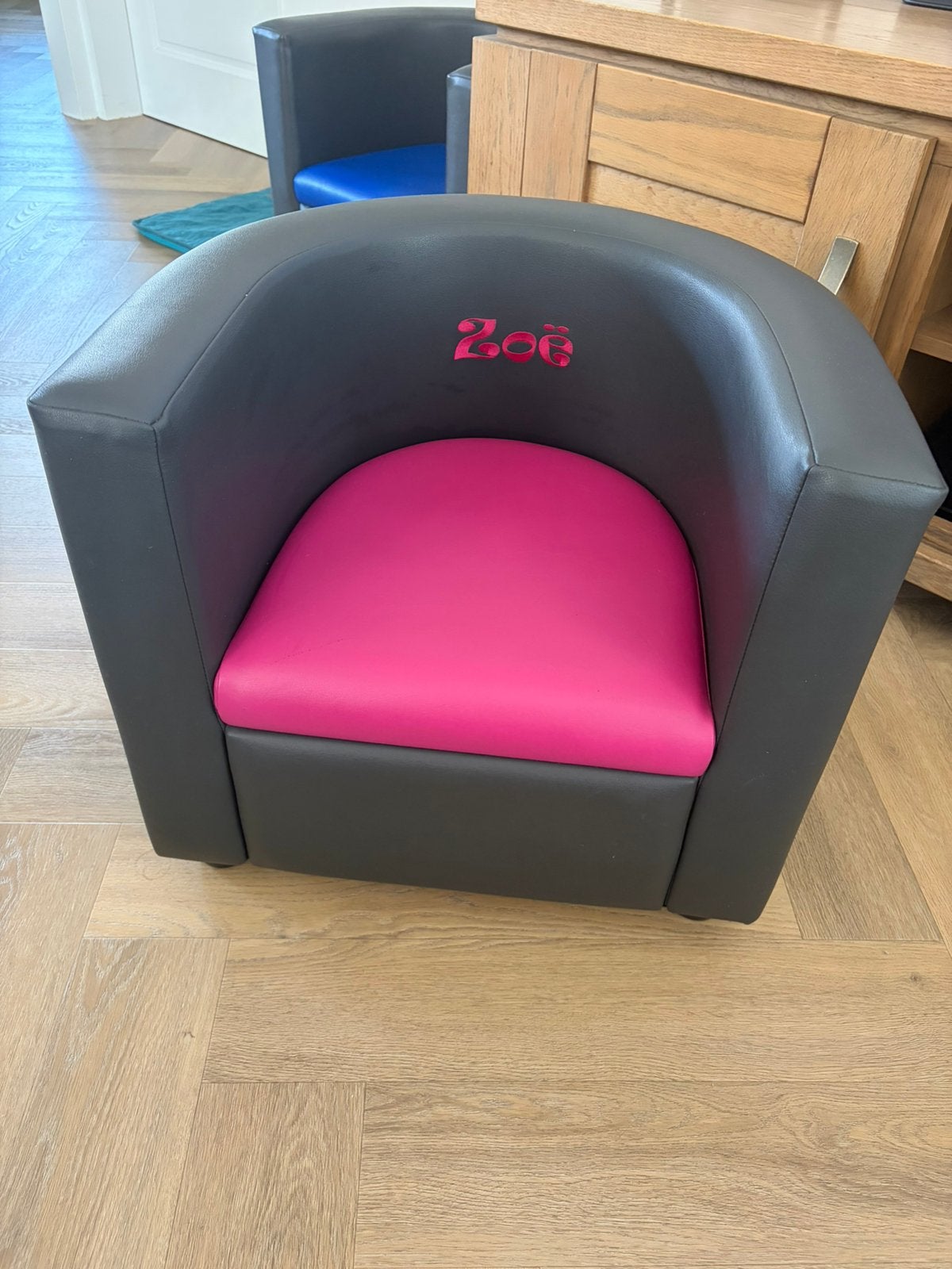 Kinderfauteuil roze/grijs met naam Zoë (zo goed als nieuw), Ophalen, Overige kleuren, Leer, Zo goed als nieuw