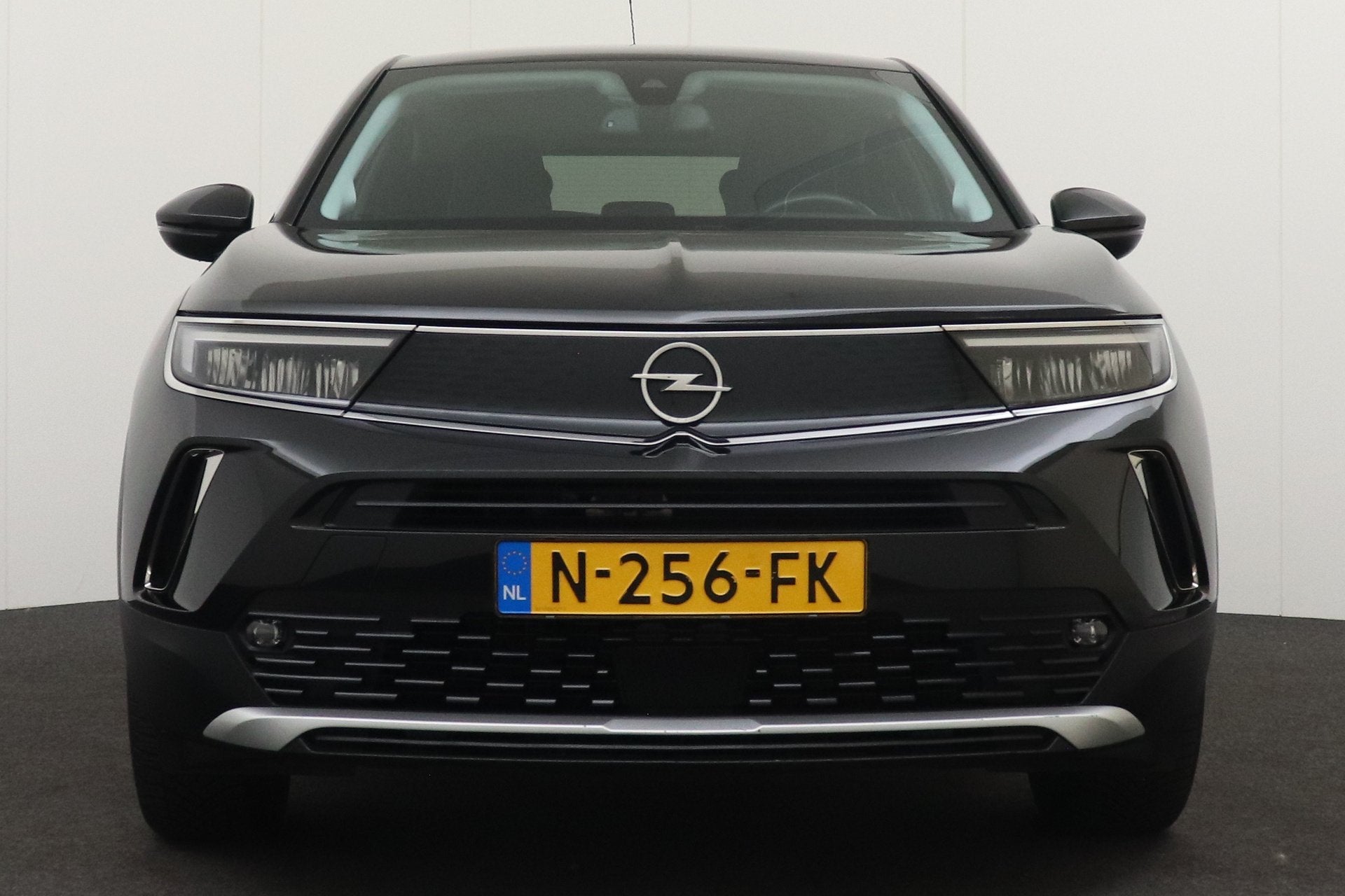 Opel Mokka-e Luxury+ 50-kWh 11kw Warmtepomp Leder Massage, Auto's, Opel, Dealer onderhouden, 136 pk, Gebruikt, Zwart