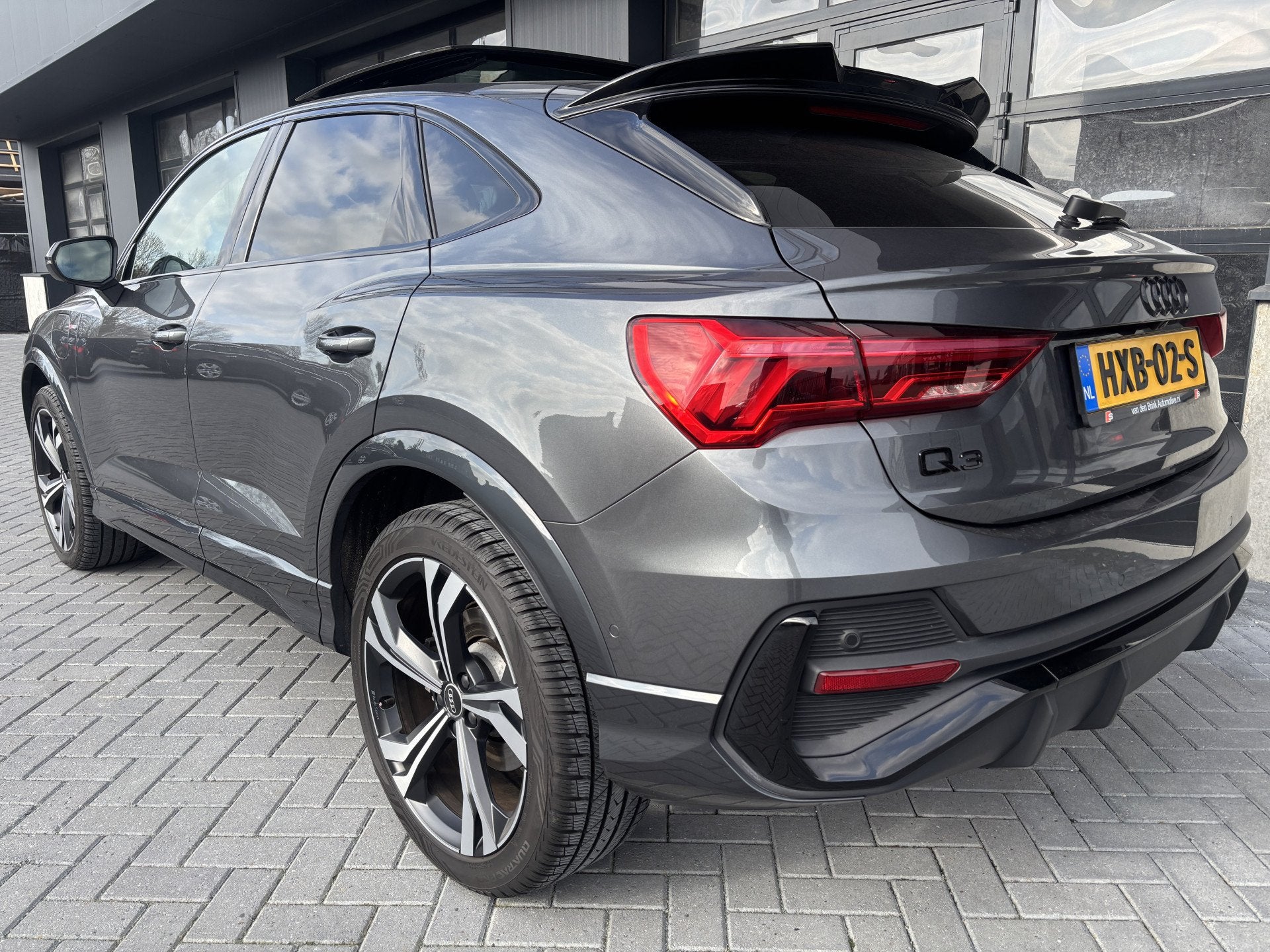 Audi Q3 Sportback 45 TFSI e S-Line B&O Pano 360-Camera Carbo, Gebruikt, Hybride Elektrisch/Benzine, SUV of Terreinwagen, Zilver of Grijs