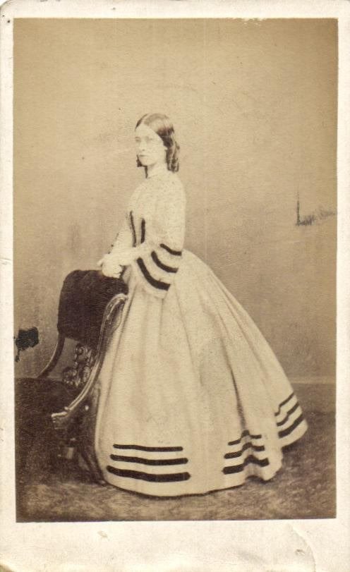 CDV - Dame in fraaie jurk -G & R Lavies - Regentstr - London, Gebruikt, Verzenden, Foto, Buitenland