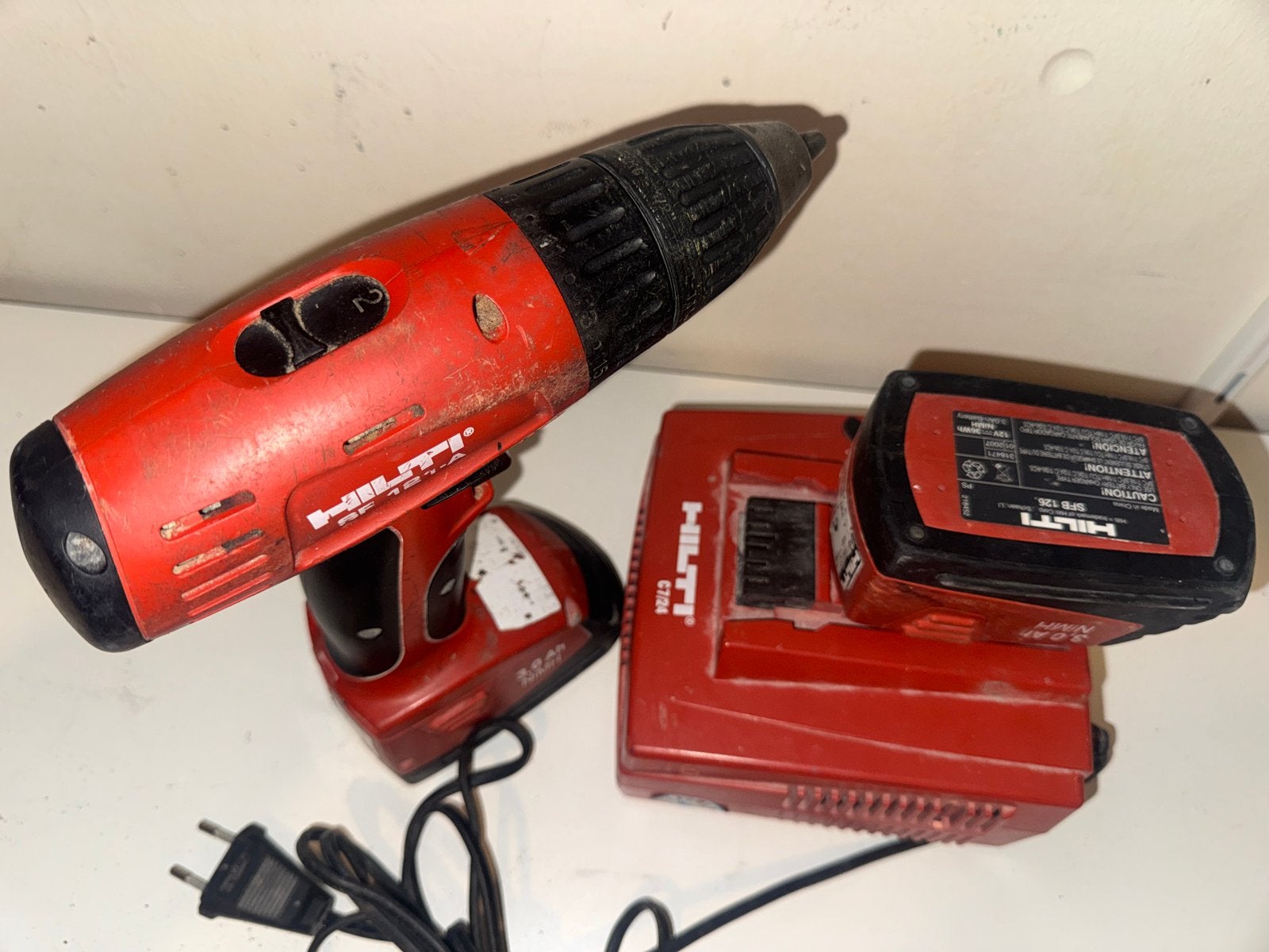 Hilti SF 121-A Accuboormachine met lader en accu, Ophalen of Verzenden, Gebruikt, Minder dan 400 watt, Boor- en Schroefmachine