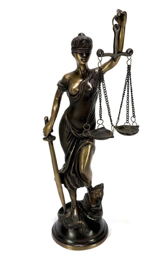 529. Messing beeld - Vrouwe Justitia, tweede helft 20e eeuw, Antiek en Kunst, Ophalen, 20 - 50 cm, Op sokkel, Beeld