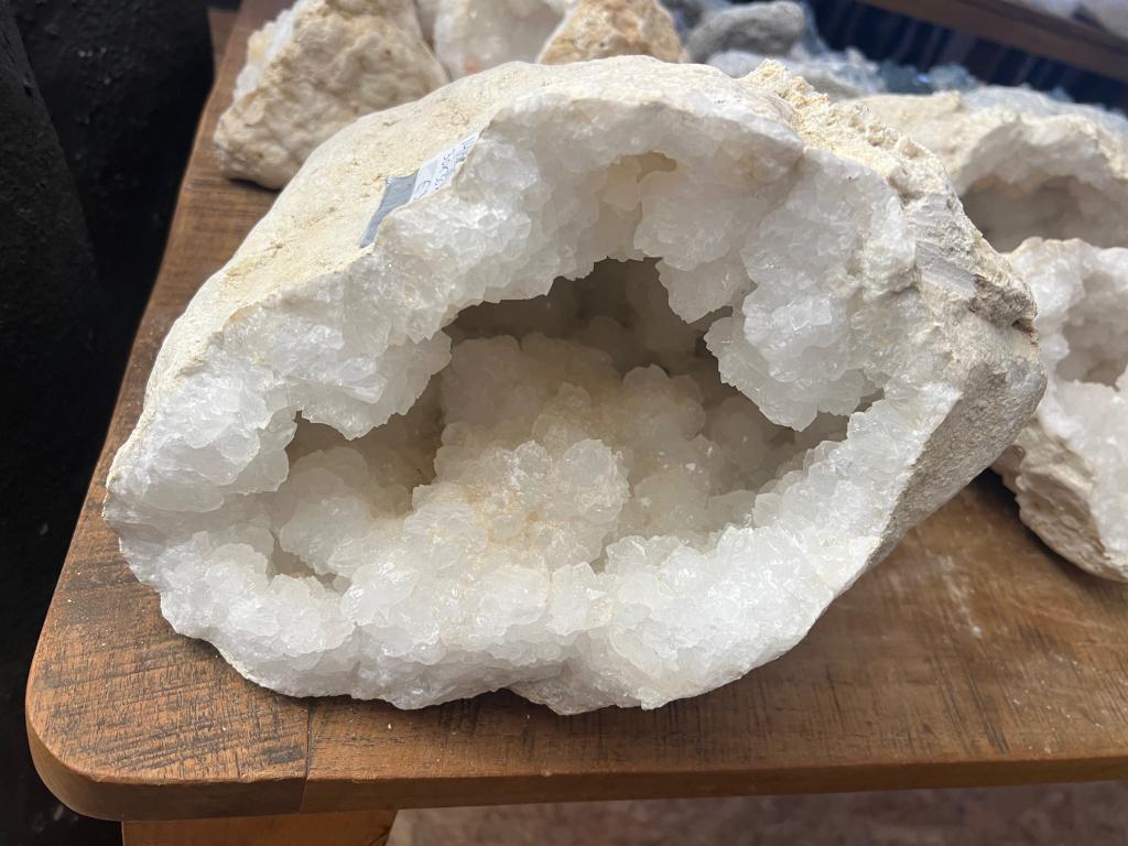 Bergkristal geode (5) 14,5kg kg, 30x30x22 prachtstuk, Ophalen of Verzenden, Mineraal