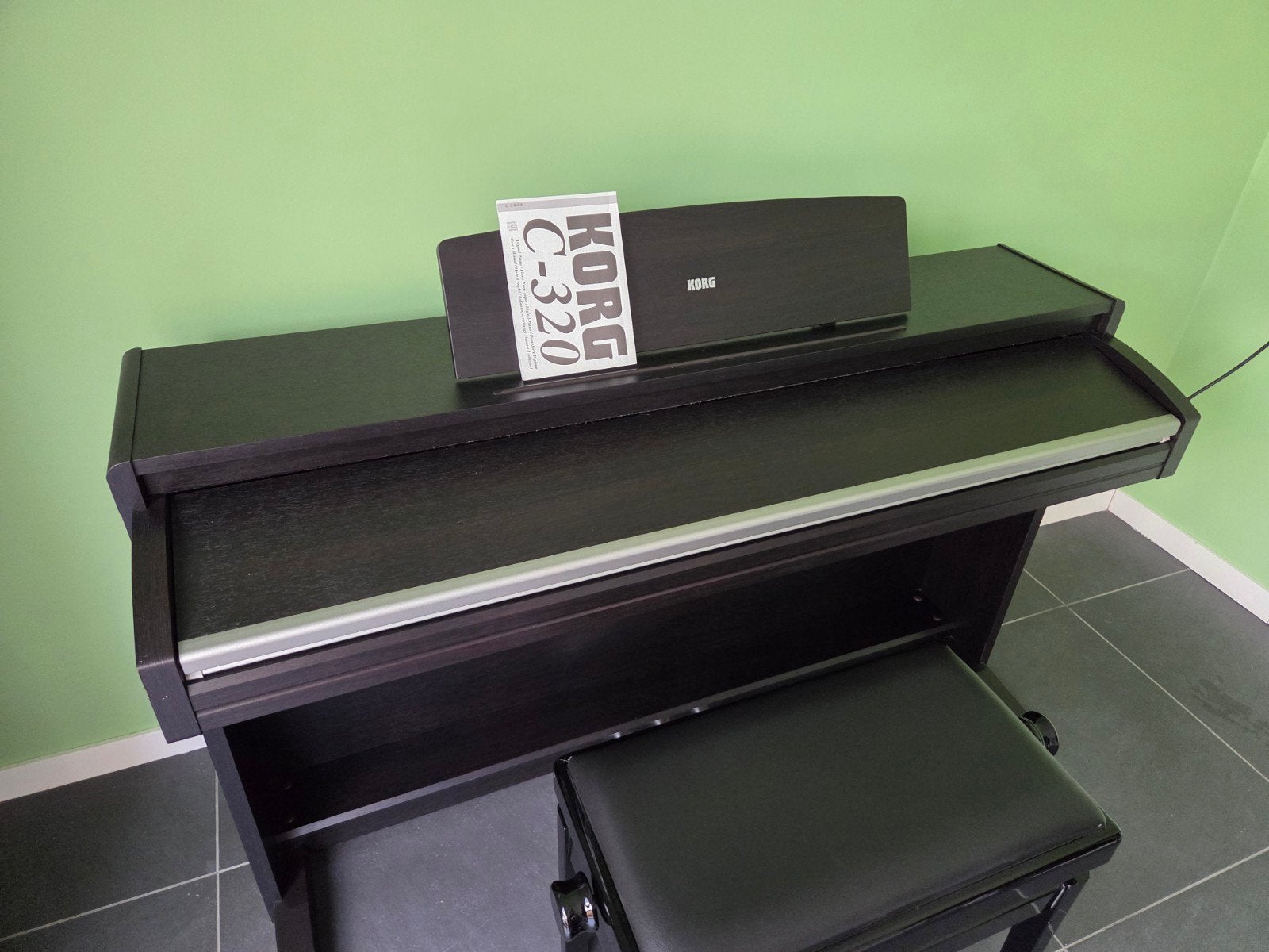 Korg C-320 Digitale Piano - Zwart (exclusief pianobank), Muziek en Instrumenten, Piano's, Ophalen, Zo goed als nieuw, Zwart