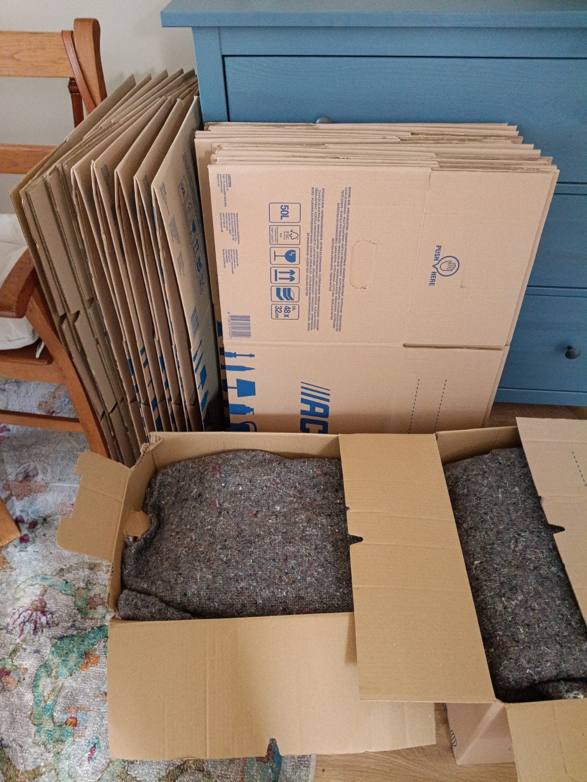 verhuisdozen en dekens, Ophalen, Doos, 50 tot 75 cm, Zo goed als nieuw
