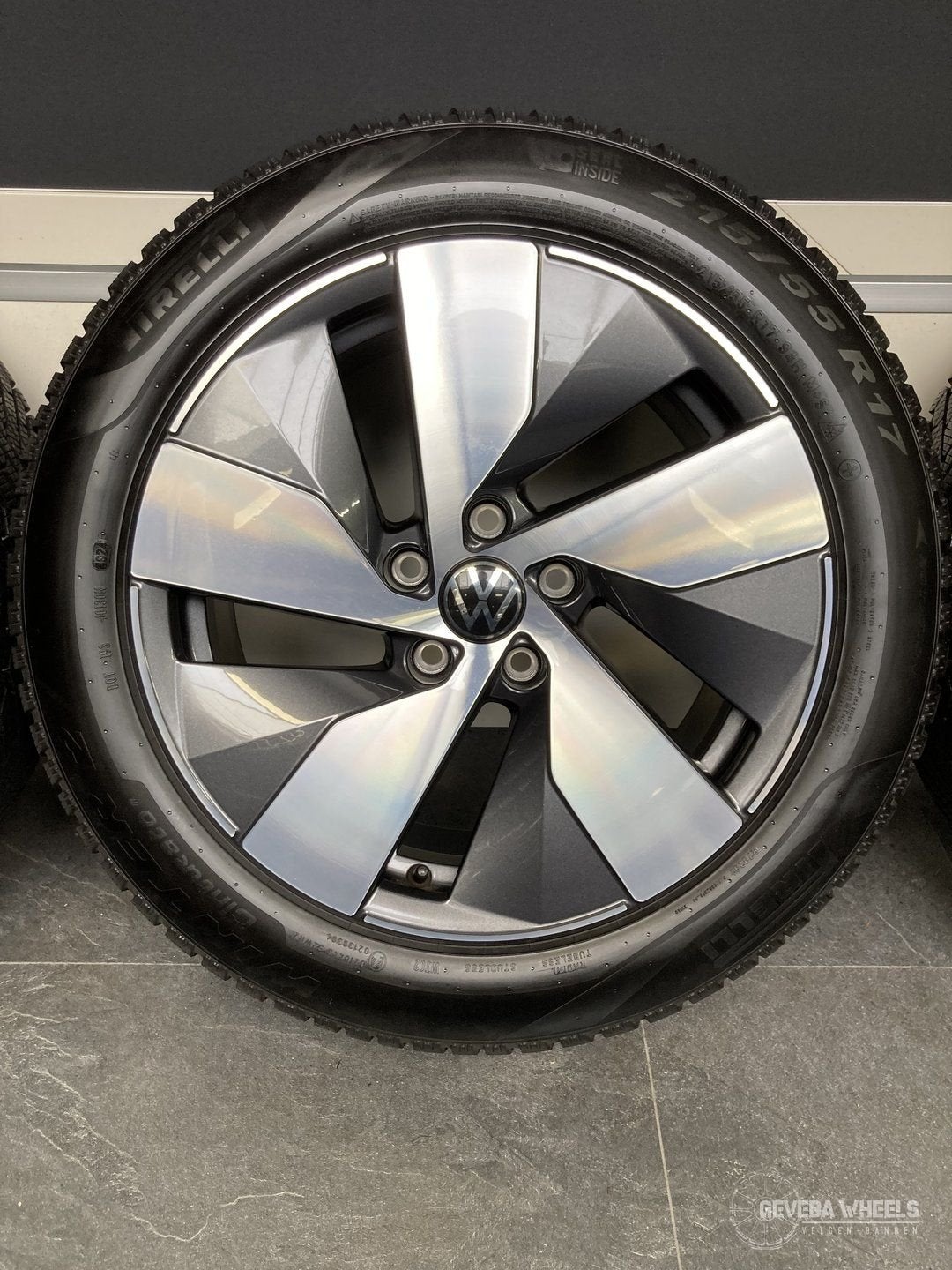 17” originele Volkswagen Passat B9 velgen + winterbanden 3J0, -, -, Banden en Velgen, 17 inch