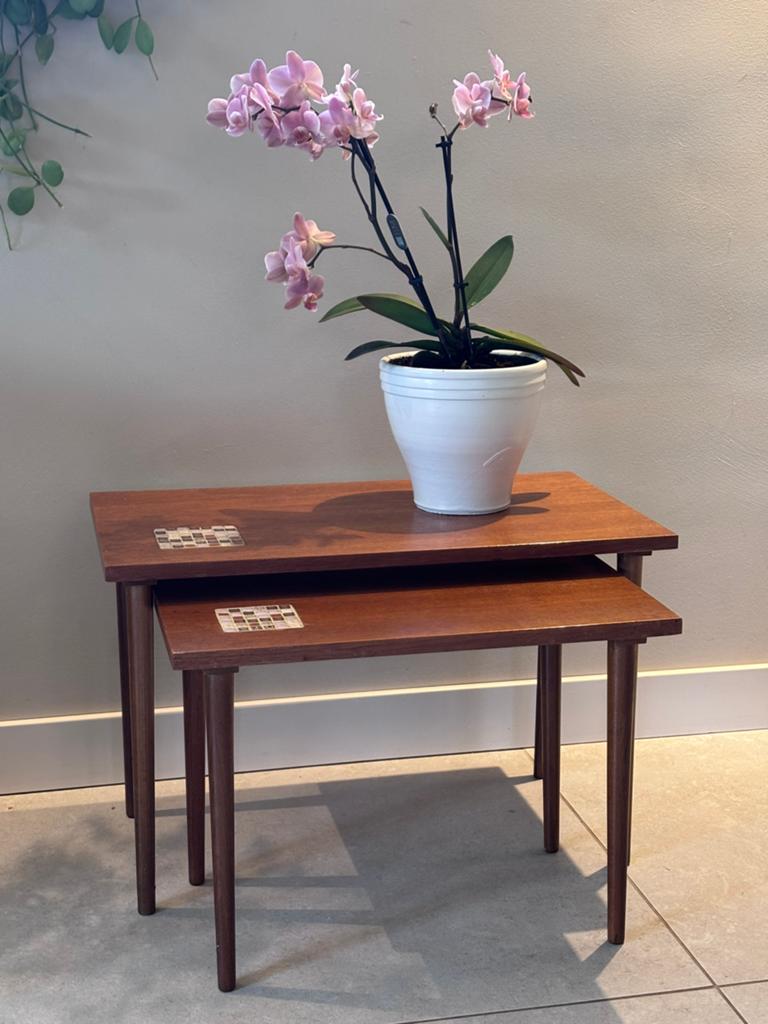 2 vintage bijzettafels, scandinavisch design plantentafel, 50 tot 100 cm, Ophalen of Verzenden, Zo goed als nieuw, Overige houtsoorten