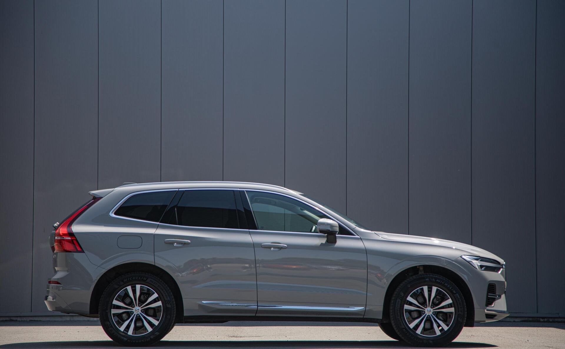 Volvo XC60 T6 Plug-In Hybrid AWD Core Bright Panorama|Keyles, Auto's, Automaat, Gebruikt, 2063 kg, 4 cilinders