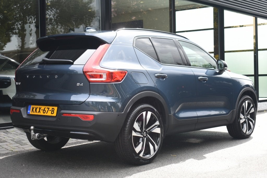 Volvo XC40 B4 197pk Plus Dark | Lighting | schuifdak | Trekh, Automaat, 1588 kg, Gebruikt, 4 cilinders