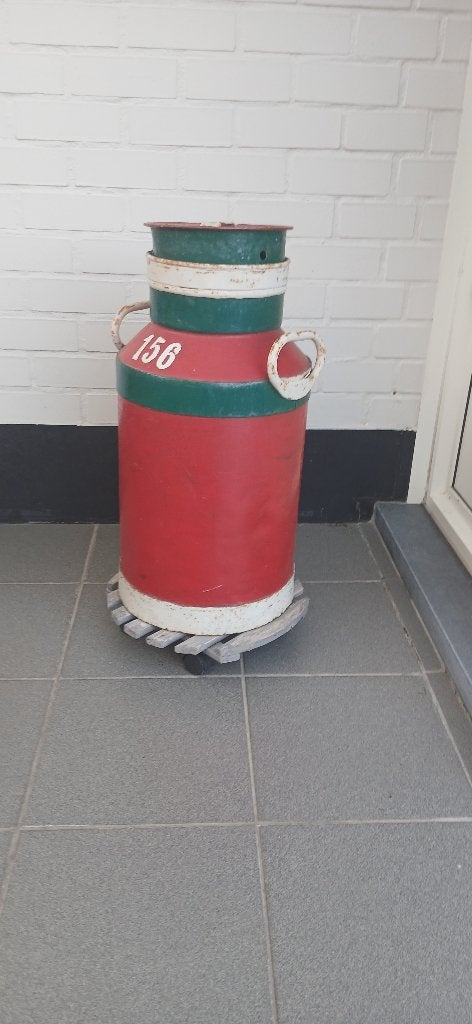 Decoratieve melkbus rood/groen met nummer 156, Ophalen, Gebruikt, Metaal, Overige typen