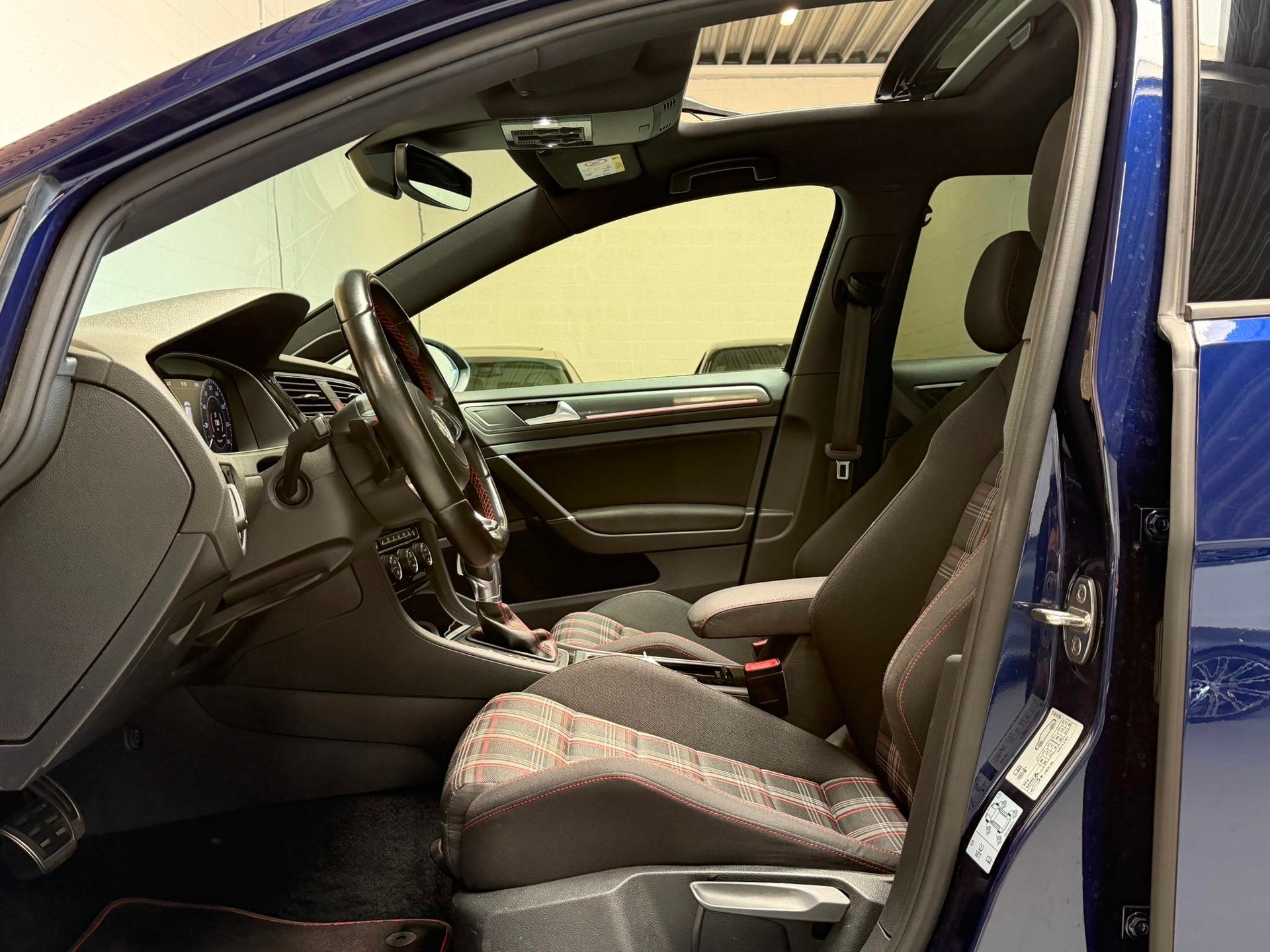 Volkswagen Golf 2.0 TSI GTI - VIRTUAL - PANORAMADAK - DYNAUD, Stof, 4 cilinders, 1984 cc, Blauw