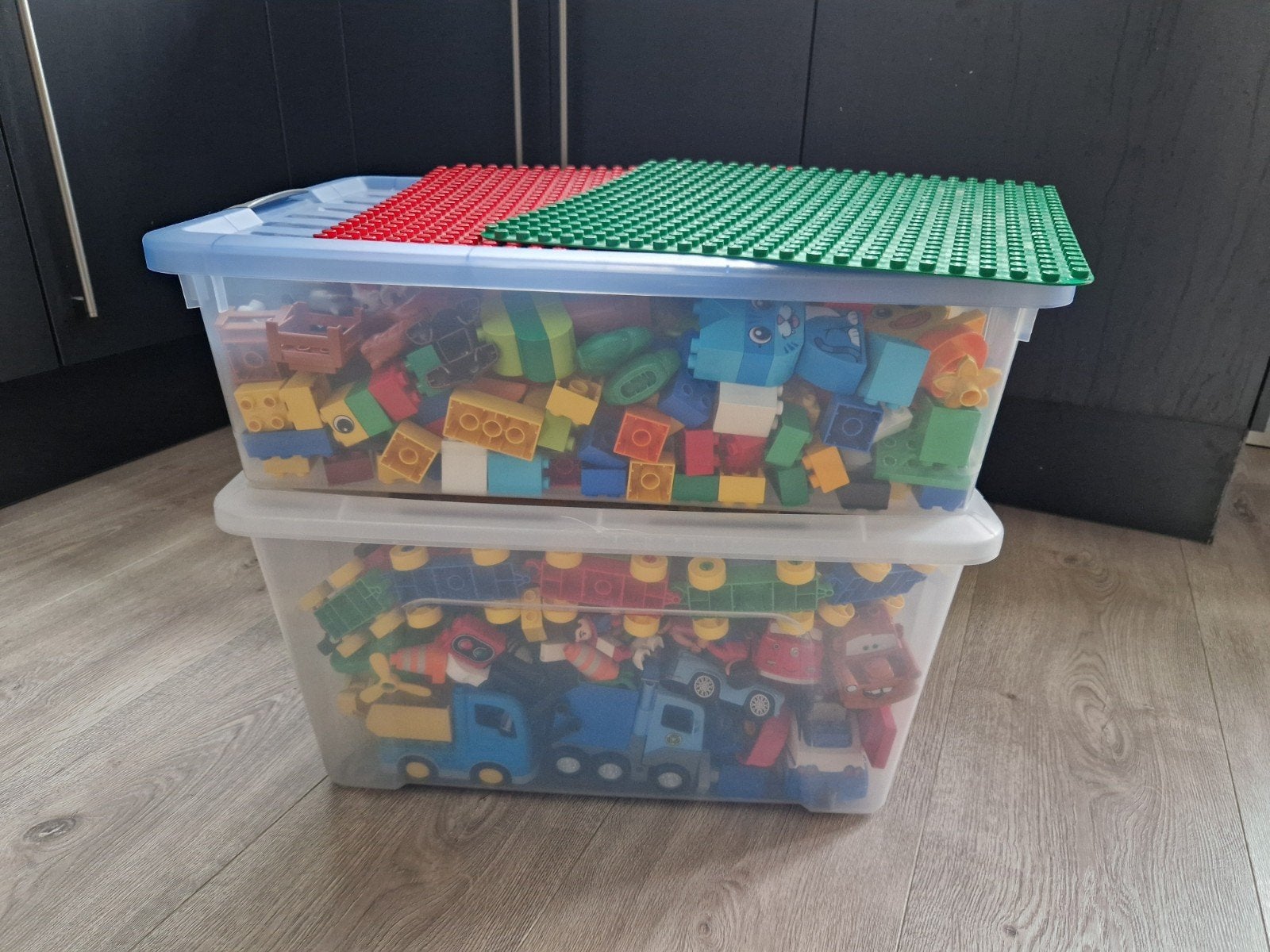 Heel veel Lego Duplo, 2 grote dozen vol, 2 grondplaten, Kinderen en Baby's, Speelgoed | Duplo en Lego, Ophalen, Zo goed als nieuw
