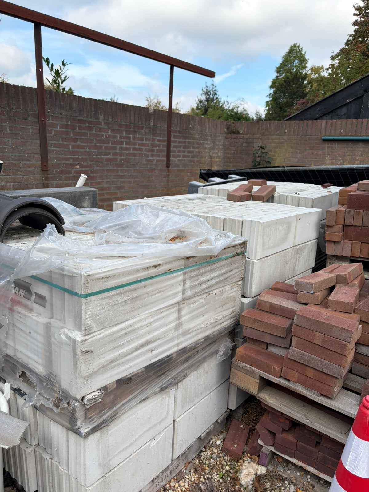 280 schoonwerkblokken kalkzandsteen v-kanten 100dik, Ophalen, Zo goed als nieuw, Kalkzandstenen