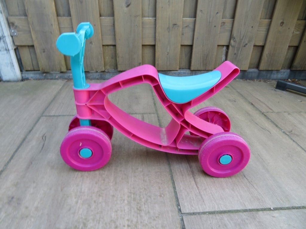 Gratis roze/blauw loopfietsje, Ophalen, Gebruikt, Loopfiets